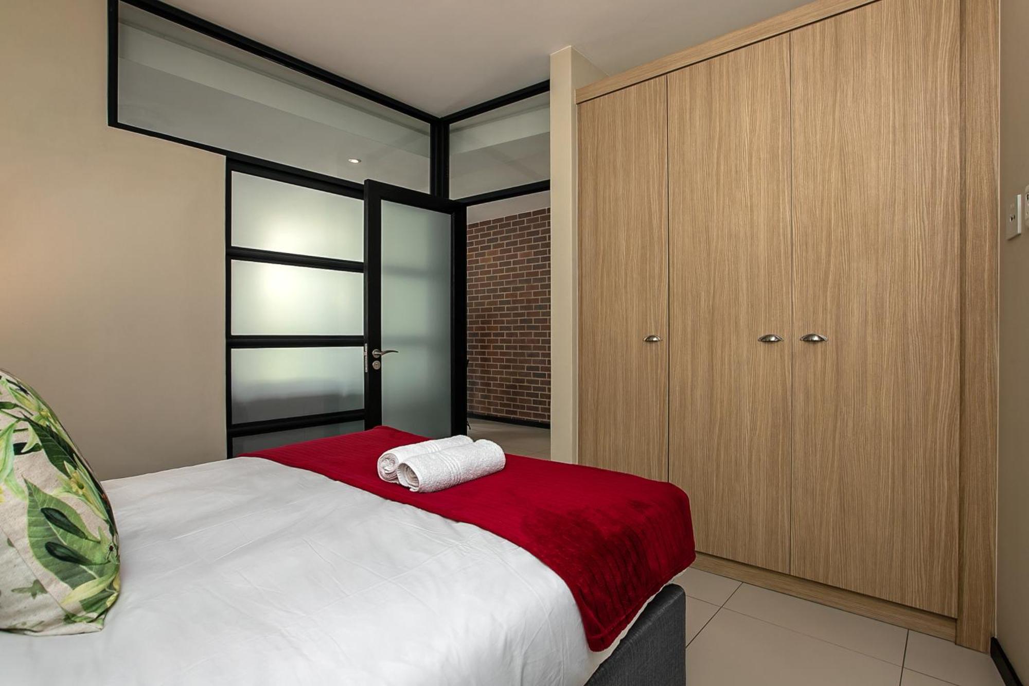 Easy - The Vantage Rosebank * Johannesburg